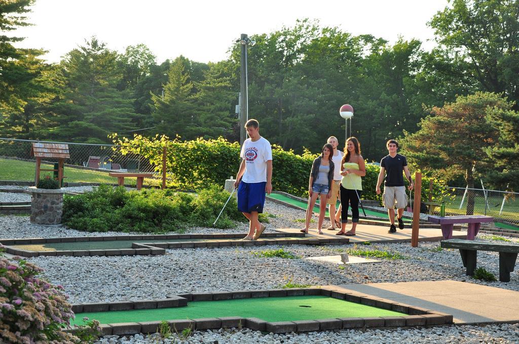 Plymouth Rock Camping Resort Rustic Cabin Elkhart Lake Esterno foto