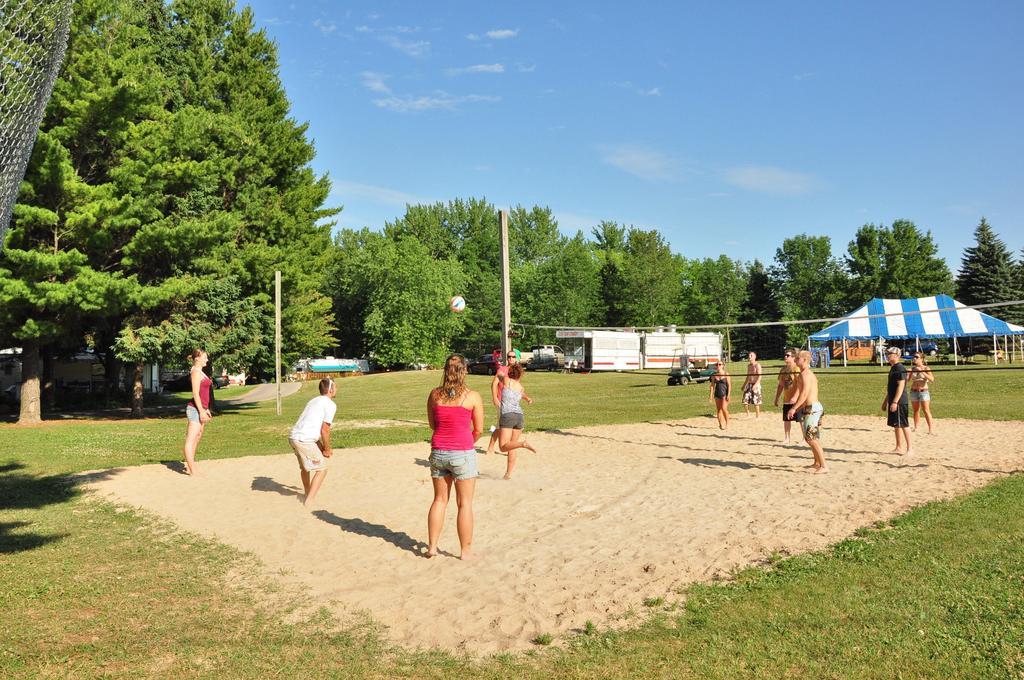 Plymouth Rock Camping Resort Rustic Cabin Elkhart Lake Esterno foto